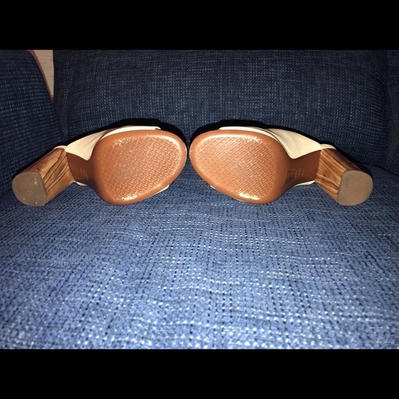 TORY BURCH CREAM MULE HEELS - Picture 6 of 6